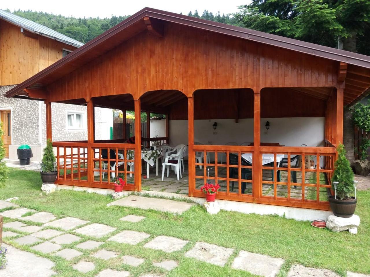 Pensiunea Montan Busteni Exterior photo